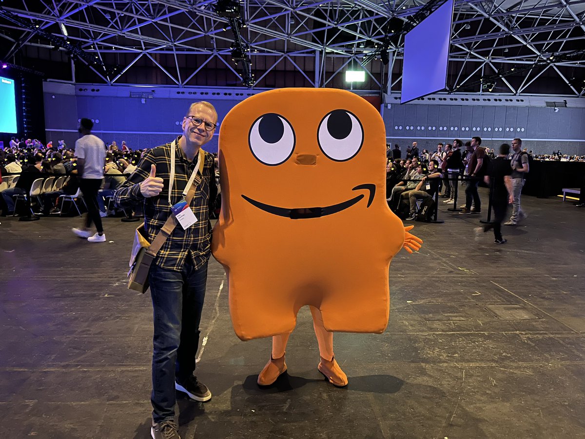 FrisoG's tweet photo. The things we do for work… ;) zoals met deze AWS-boterham op de foto. Op de @awscloud #AWSSummit Amsterdam in de Rai :) @iodigital_com #ioagency https://t.co/PffPISil63