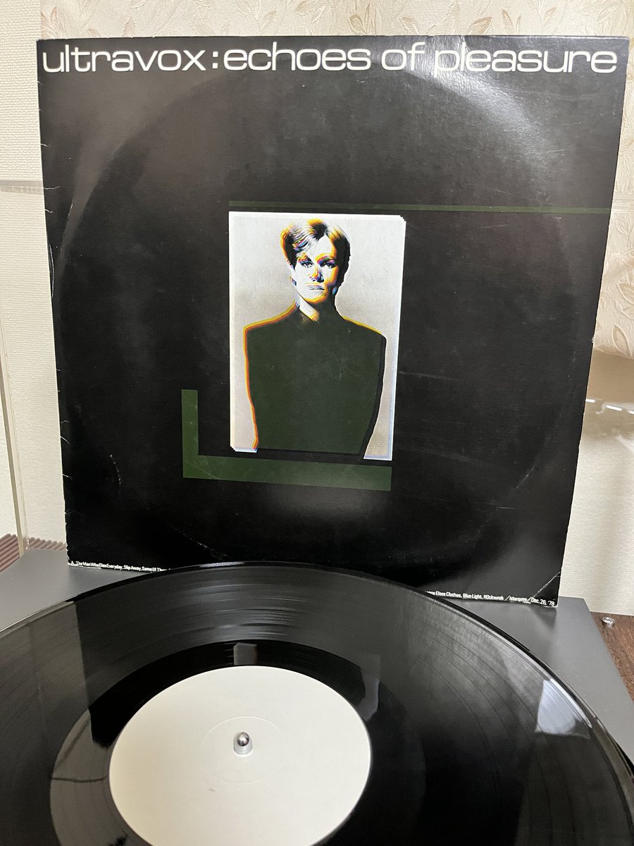 『Echoes of Pleasure / Ultravox』 （1978／1980）

 John Foxx 在籍時半分、Midge Ure在籍時半分の日本制作３枚組ブートレグ。

JohnFoxx 側はマーキークラブでのライブで音質も良く臨場感溢れるライブです。

最後の Blue Light からの Rockwrok は鳥肌が立つほどのカッコ良さ♫

#レコード