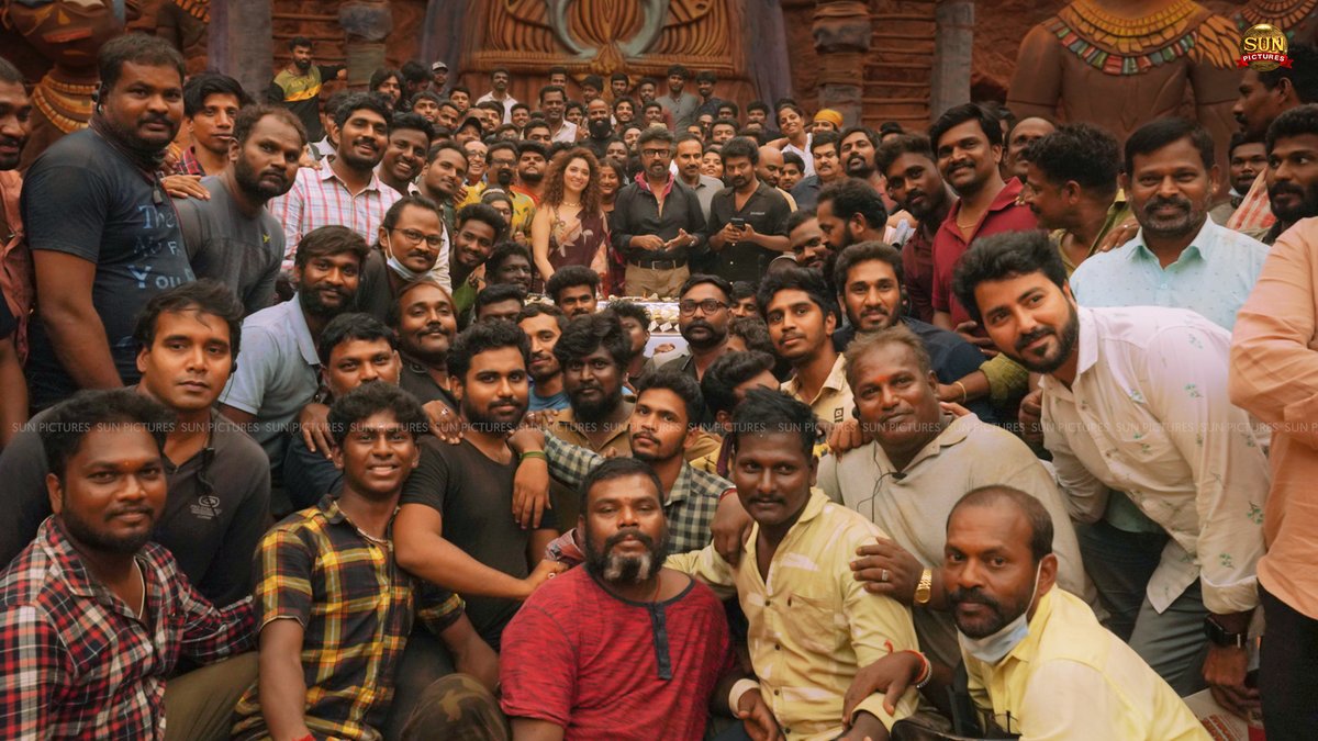 sunpictures's tweet photo. It's a wrap for #Jailer! Theatre la sandhippom 😍💥
#JailerFromAug10

@rajinikanth @Nelsondilpkumar @anirudhofficial @Mohanlal @NimmaShivanna @bindasbhidu @tamannaahspeaks @meramyakrishnan @suneeltollywood @iYogiBabu @iamvasanthravi @kvijaykartik @Nirmalcuts @KiranDrk @StunShiva8 https://t.co/Vhejuww4fg