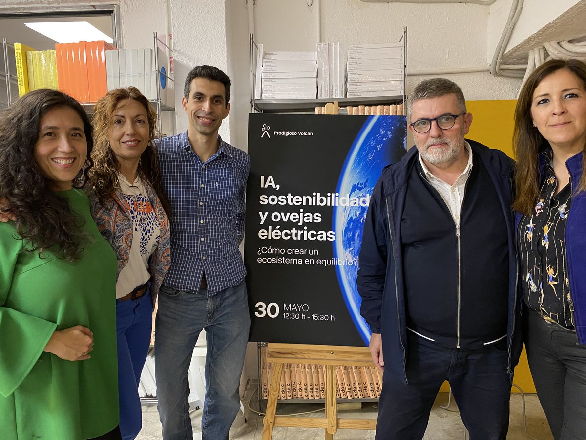 Un placer participar esta semana en el evento "IA, sostenibilidad y ovejas eléctricas" de <a href="/losdelvolcan/">Prodigioso Volcán</a>. <a href="/aurigm/">Auri Garcia</a> habló sobre el origen, las posibilidades de aplicación de la metodología Sapiens y el <a href="/tallersapiens/">Taller Sapiens</a>, acompañado de los prodigiosos <a href="/mtascon/">❦ Mario Tascón ❦</a> y <a href="/carolina_miyata/">Carolina Miyata</a>.