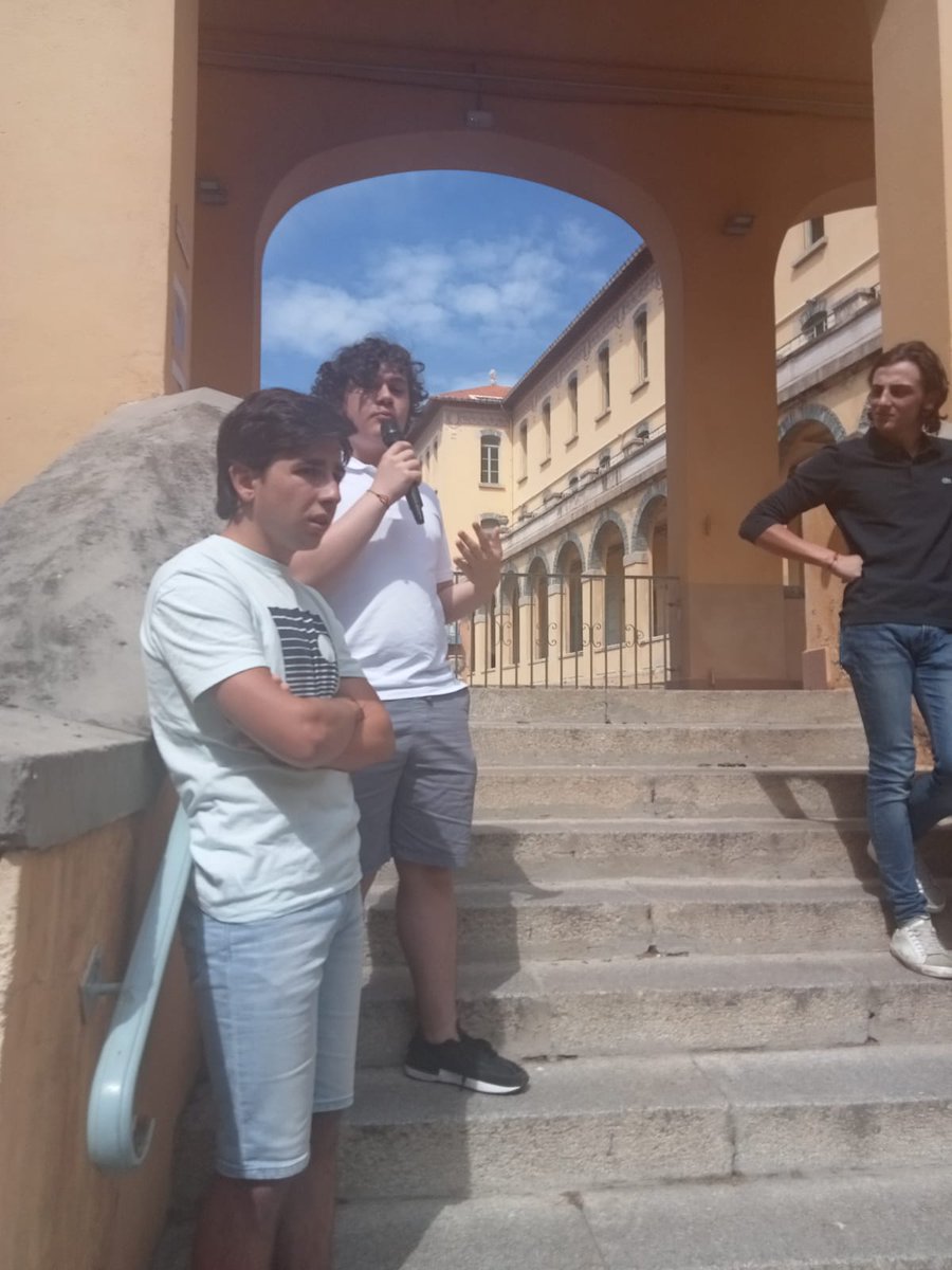 accorse's tweet photo. #Disputatio | Le recteur était membre du jury, aux côtés de professeurs & de personnels du lycée. Ils ont voté pour le meilleur argumentaire. Des élèves & des parents ont pu assister à cette grande finale. Les Disputatio ont lieu chaque vendredi à 13h, depuis le début de l'année. https://t.co/siV705KDQC