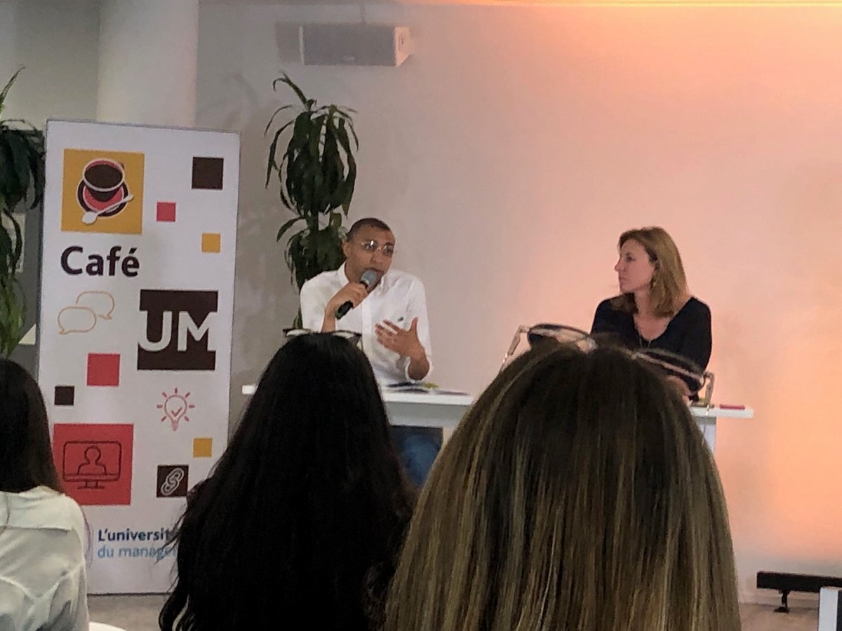 Une chance ce jour à l'université du #management de @poleemploi de pouvoir assister à l'intervention de <a href="/pauline_calmes/">Pauline Calmès</a> et Yann Adusei, consultant en communication de crise et social media sur le thème des réseaux sociaux.