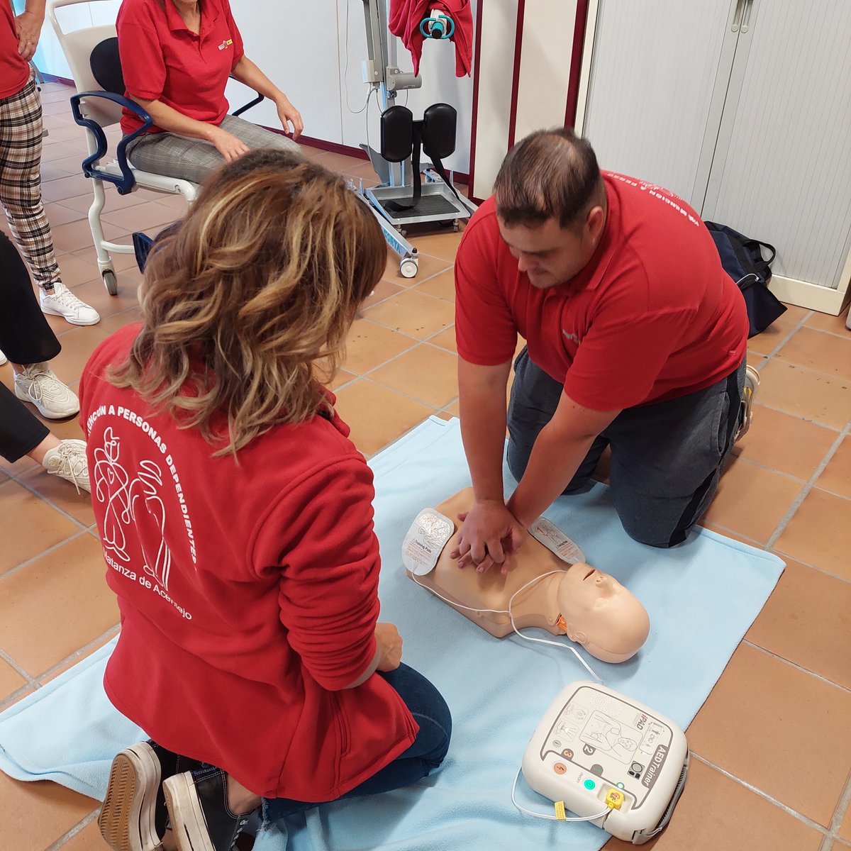 aytomatanza's tweet photo. Soporte Vital Básico- Desfibrilador Externo Automático, un taller seguido en estos días por el PFAE  ATENCIÓN A PERSONAS DEPENDIENTES II de La Matanza de Acentejo. https://t.co/qXMLTZbcjr
