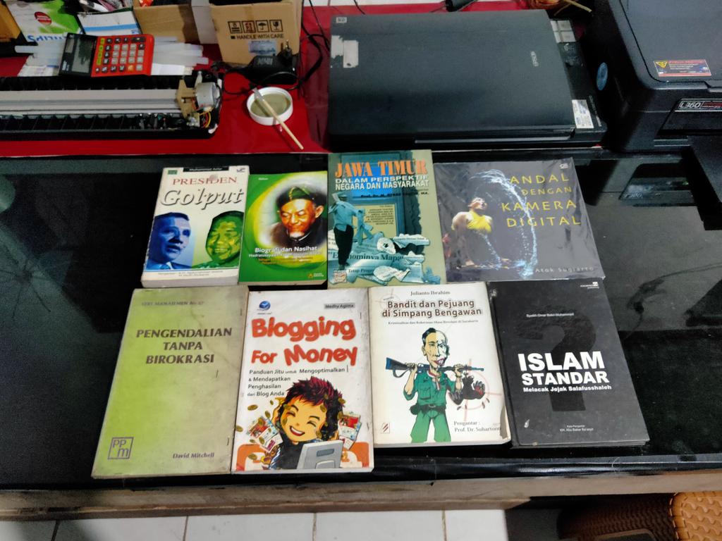 VIANNAIV's tweet photo. #jualbuku #buku #bukibekas #koleksibuku https://t.co/CaT7ej1JAt