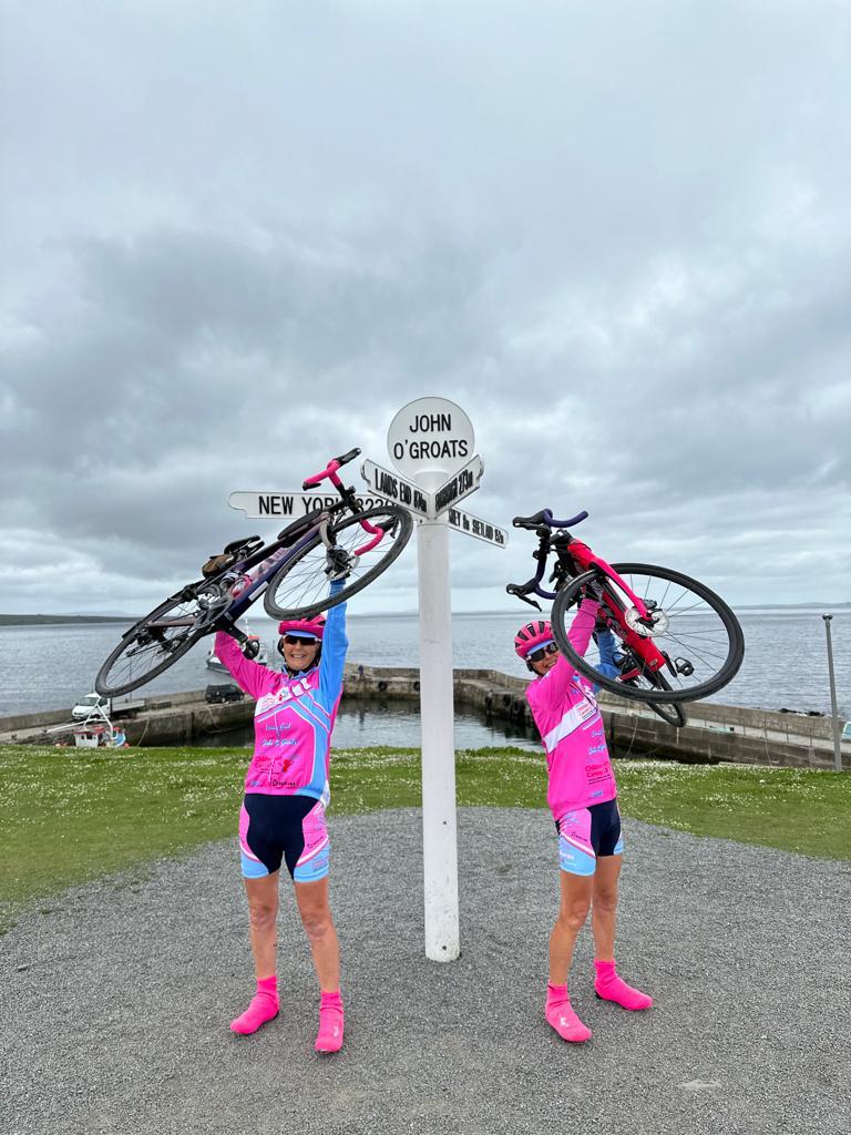 We've done it!

🥳🥳🚴‍♀️🚴‍♀️💕

#ukcyclechat #LEJoG 
#ChildhoodCancer @CwC_UK