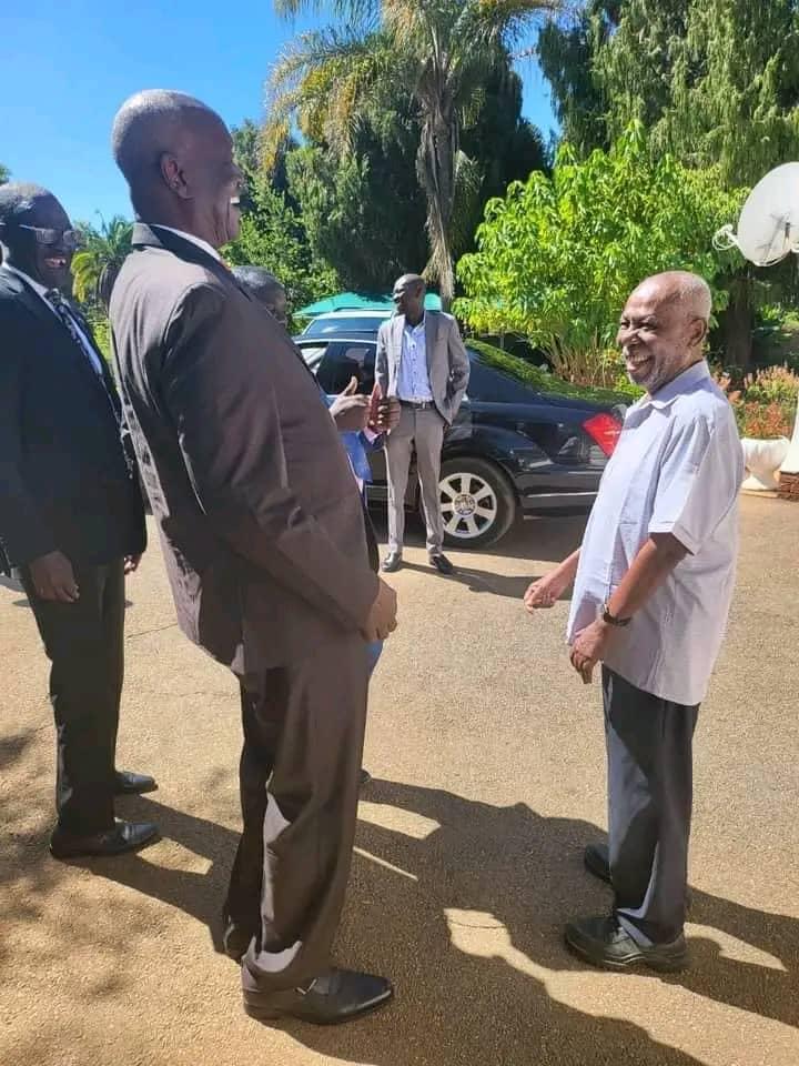Wsebit4's tweet photo. Ethiopian Former President Mengisto Haile Mariam and Gen. Kuol Manyang Juuk cracking some jokes somewhere in Zimbabwe 🇿🇼 for the first time after a long time!

I salute Mengisto for paying a high price during the liberation struggle for freedom in South Sudan 🇸🇸 https://t.co/2TW8ZYd4Rh