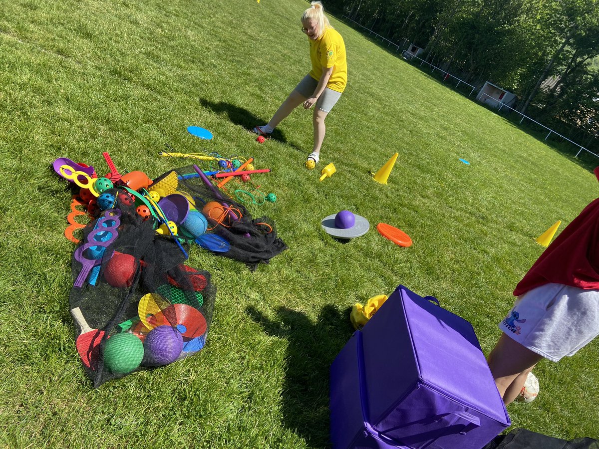 A huge thank you to the #youngvolunteers at @WillowsYouth running #FitandFed in Merthyr today! Plenty of activities and food on offer #FitandFed2023 #VolunteersWeek2023