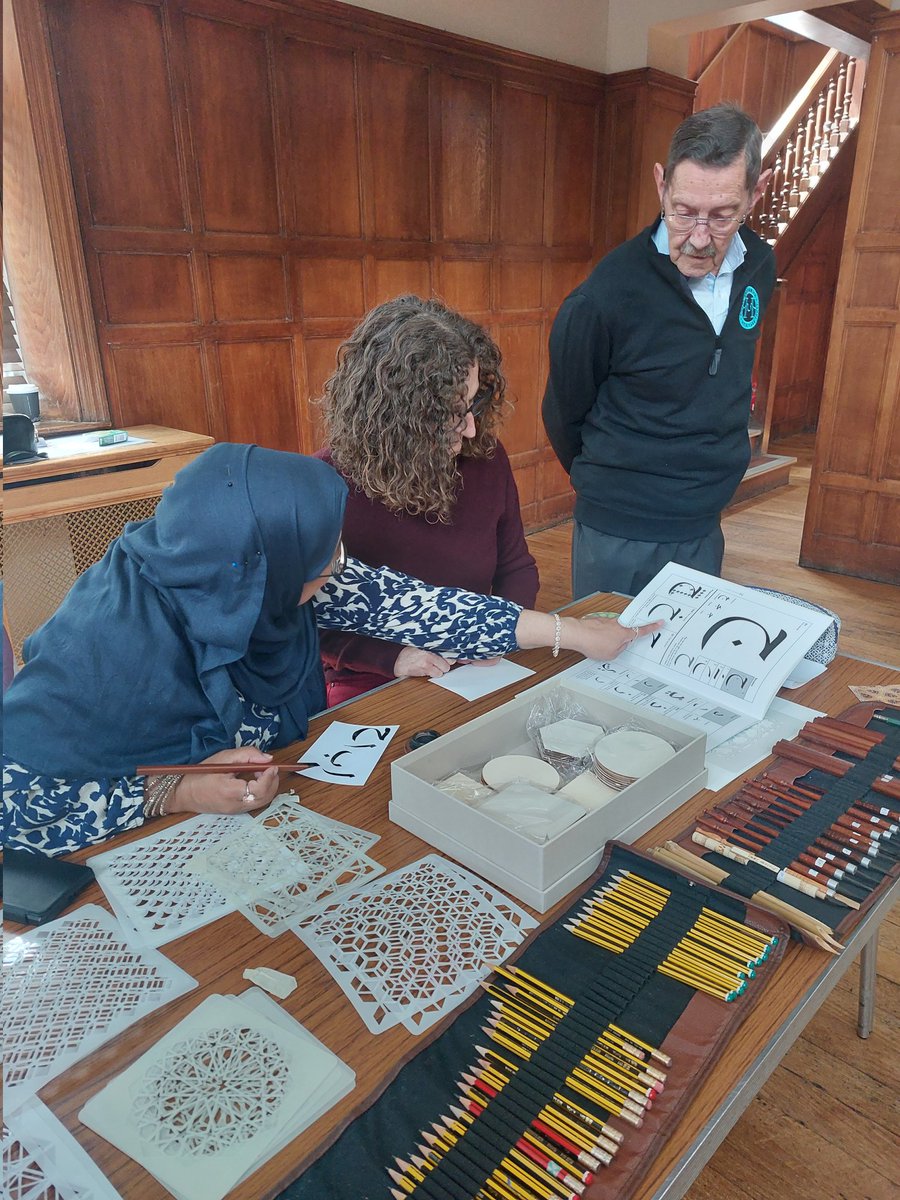 Excellent workshop led by Nelufa and Sof @AlEmaanCentre @greenwichherit at @CharltonHouseGW #ottoman art #geometricart #ottomanjourneys