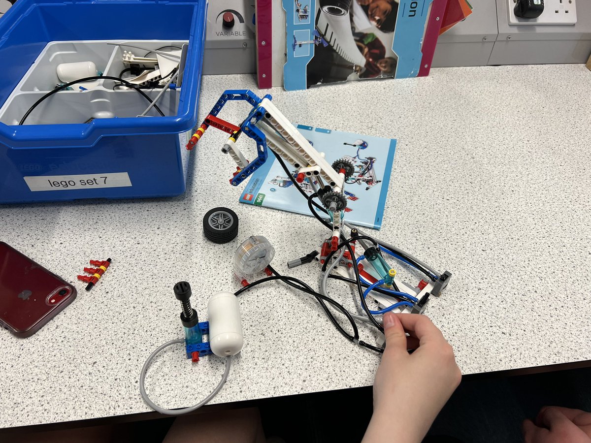 FATech_Ed's tweet image. Our new Engineering Science class have graduated to the industrial components training boards with an investigation into single acting cylinders #FOREngineering