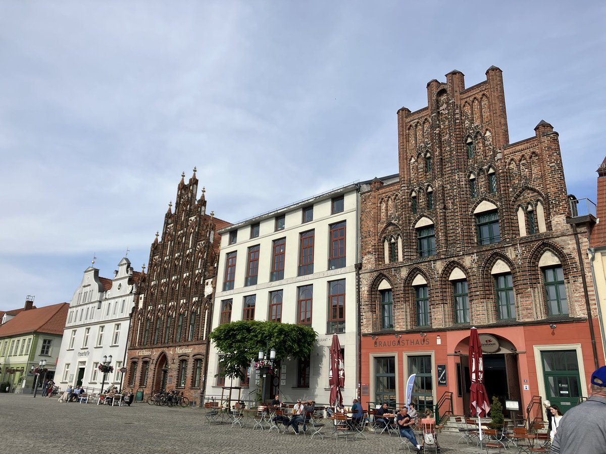 musicaesacrae's tweet photo. Das war sie, die 135. Jahresversammlung des Vereins für niederdeutsche Sprachforschung. Schön war’s in Greifswald @uni_greifswald bzw. konkret am @wiko_greifswald - und mit neuen Ideen geht’s nun zurück an den eigenen Schreibtisch. 😄
#VndS #Pfingsttagung https://t.co/Tkkuns6EM1
