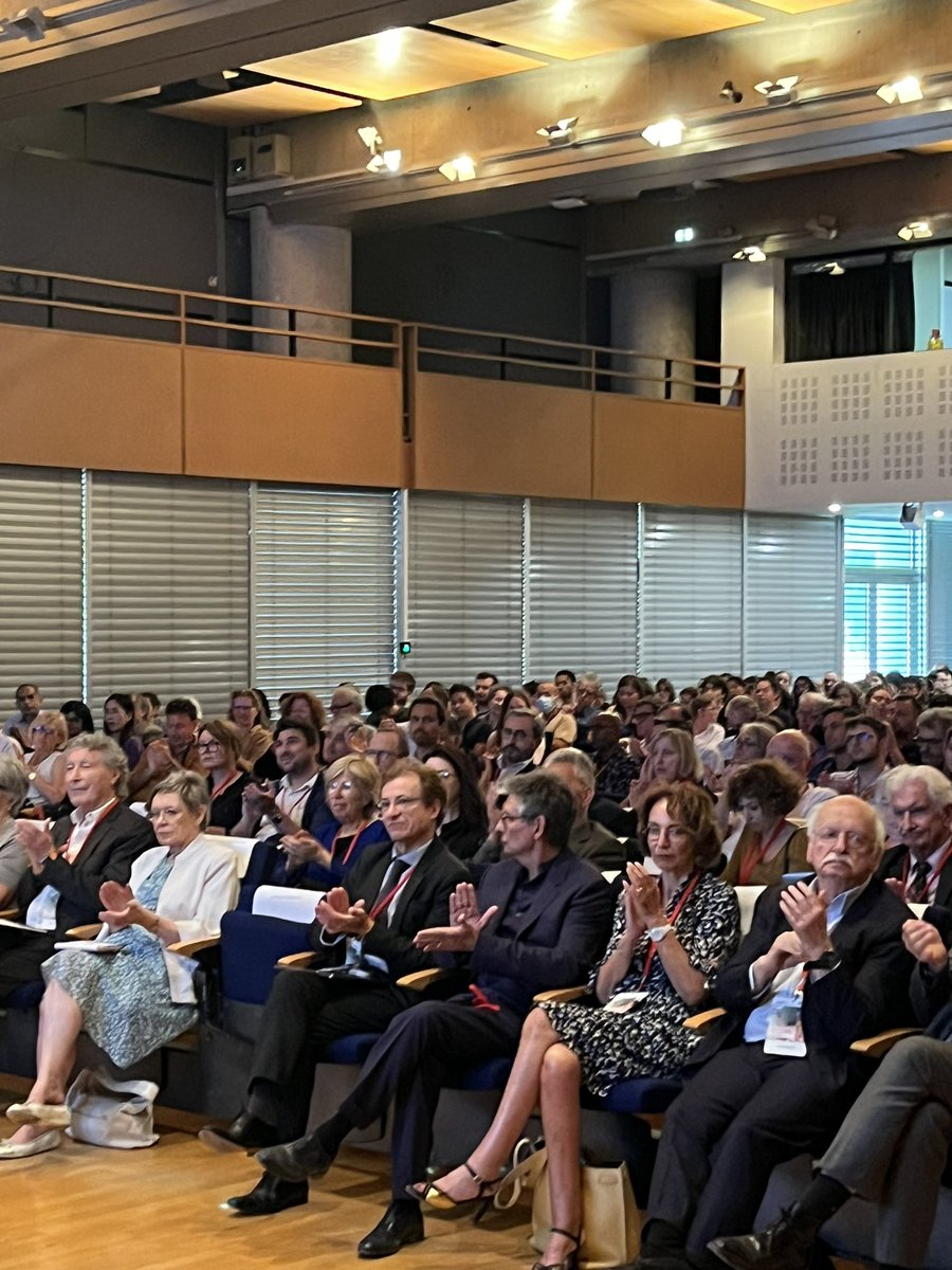 institutpasteur's tweet photo. Salle comble pour la cérémonie en l’honneur de Pr Françoise Barré-Sinoussi, 40 ans de combat contre le VIH #40ansVIH https://t.co/yuBcfol3fs