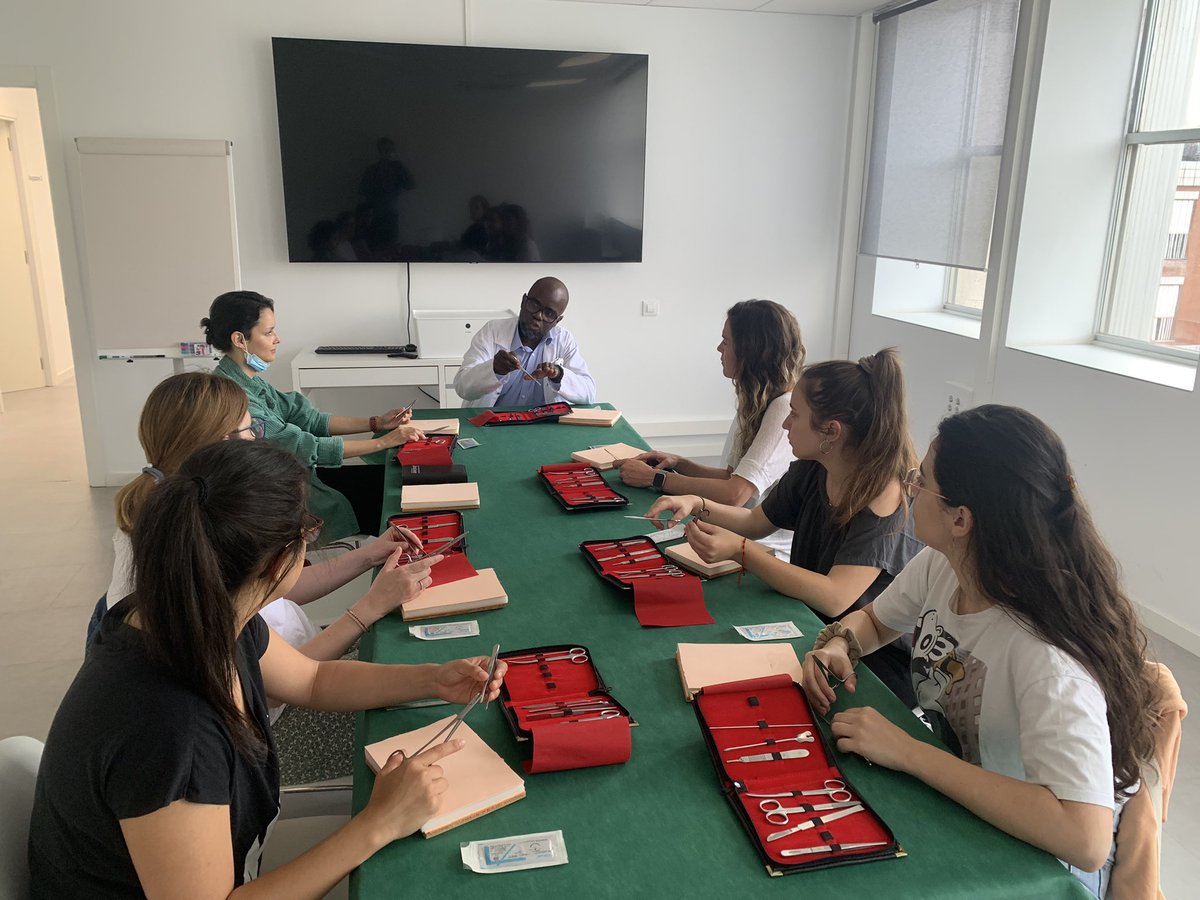 Primera jornada de Talleres para R1 de ICS Camp de Tarragona (canalización vías venosas , manejo básico de la vía aérea y suturas) a cargo de los Serv. de Cirugía general y Anestesiologia y Reanimación del Hospital Univer. de Tarragona Joan XXIII <a href="/Hj23Unidad/">Unidad Simulación Clínica fHJ23</a> <a href="/hjoan23/">Hospital Universitari Joan XXIII</a> <a href="/sedar_es/">SEDAR</a>