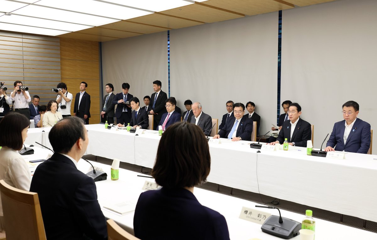 #PMinAction: On June 1, 2023, Prime Minister Kishida held the fifth meeting of the Children's Future Strategy Council at the Prime Minister’s Office.

🔗japan.kantei.go.jp/101_kishida/ac…

#NewFormCapitalism 
#ChildSupport 
#DistribStrategy