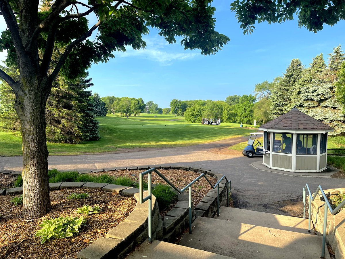 ⛳️WEEK OF FREE GOLF CONTEST🏌🏻‍♂️

The best #golf giveaway in the #TwinCities is here again!

Want a chance to win a WEEK OF FREE GOLF in June!? Of course you do! 

RT &amp; follow to be entered into the drawing.

1 lucky winner announced
TODAY AT NOON!!!!

#EagleValley🦅 #EVFreeWeek🦅