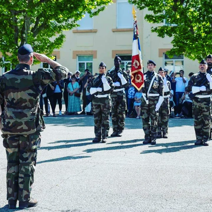 🇫🇷🛩️ Une très belle cérémonie à la Base aérienne 115 Orange  ! 

J'ai eu l'honneur d'assister à une présentation au drapeau pour la formation militaire élémentaire de la promotion Caracal.

#ArméeDeLair #BaseAérienne115 #FiertéNationale #DéfenseNationale #engagement #Dévouement