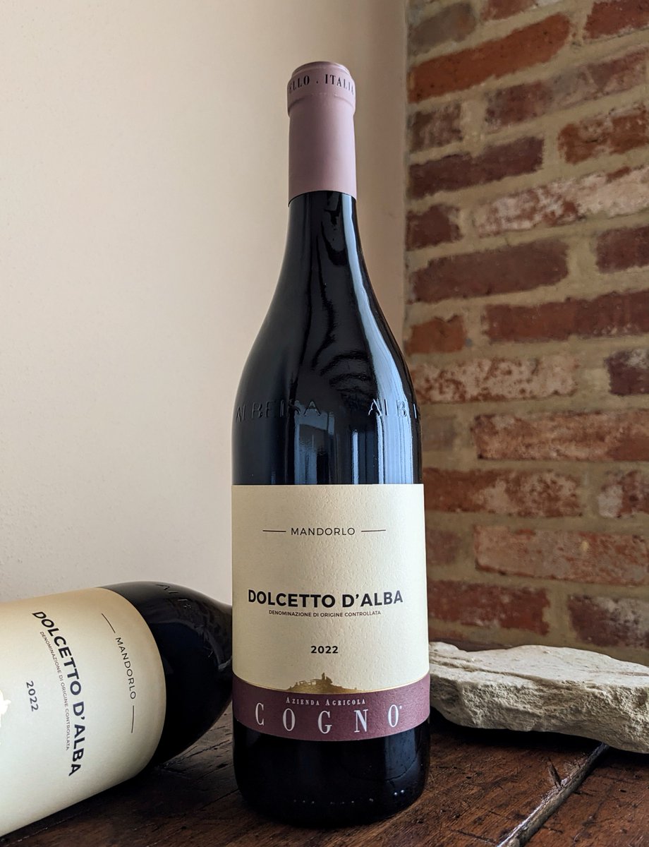 Dolcetto d'Alba Mandorlo 2022: the wine of our history and our roots

An important wine with a great history, to which our winery has dedicated care and commitment over the years.
Fresh, juicy and fruity, it is the ideal companion for the daily table.

#elviocogno #dolcettodalba