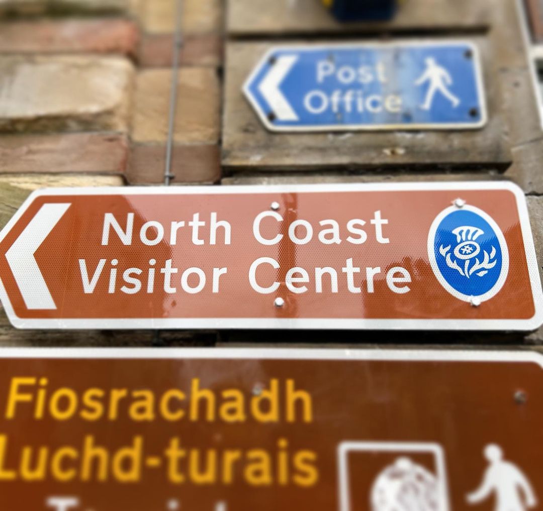 A good SIGN of things to come.
A step in the right DIRECTION.

I can’t think of a third sign-based pun, but nonetheless, our @VisitScotland brown tourist signs are beginning to spring up around town!

#northcoastvisitorcentre #thurso #caithness #visitscotland #scottishtourism