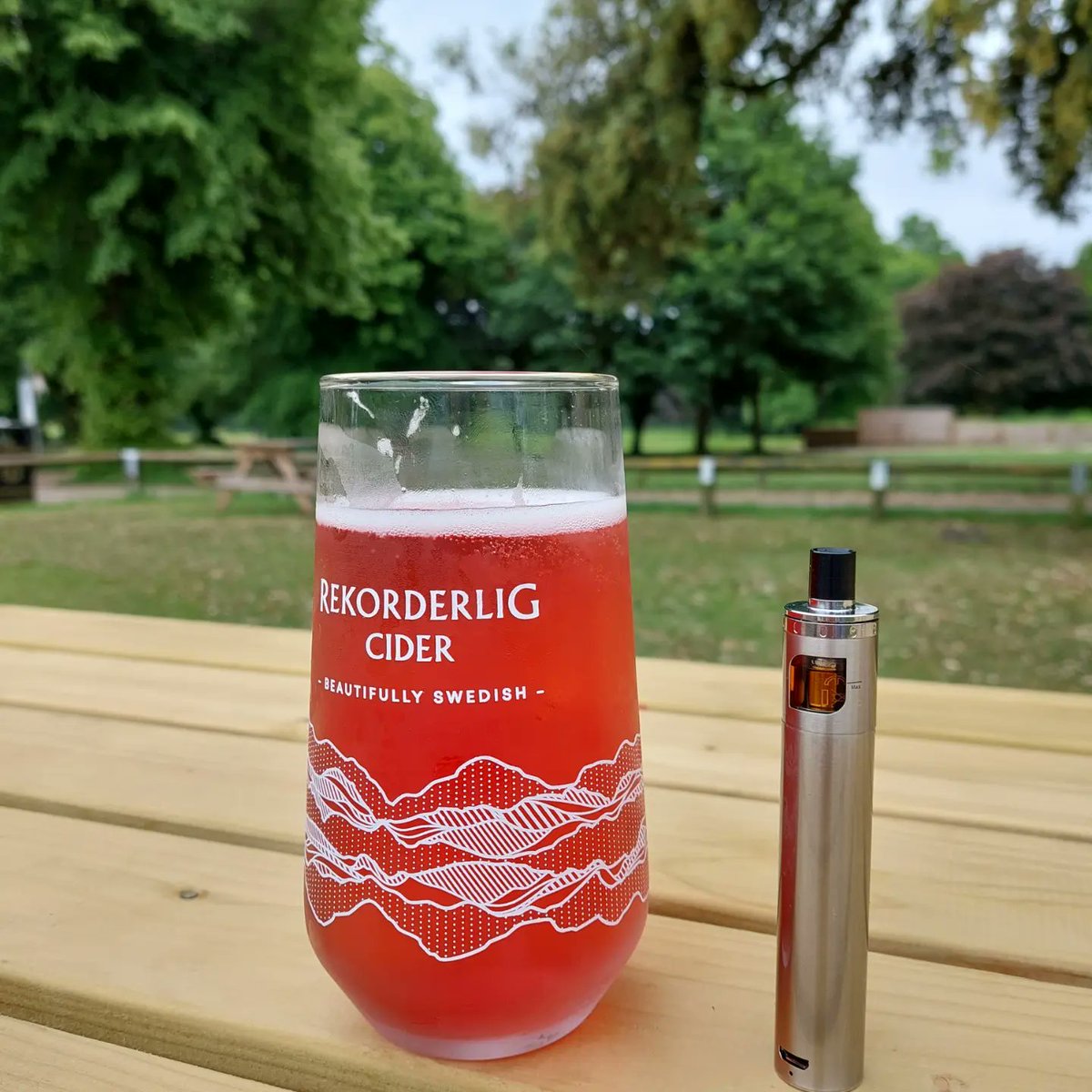 foxy5794's tweet photo. Great afternoon stroll.  The first pint seems to be going down exceptionally well 🥳🥳🥳
#outdoors #walking #rekorderligcider #Wellbeing #nature https://t.co/ttw7YMXkcB