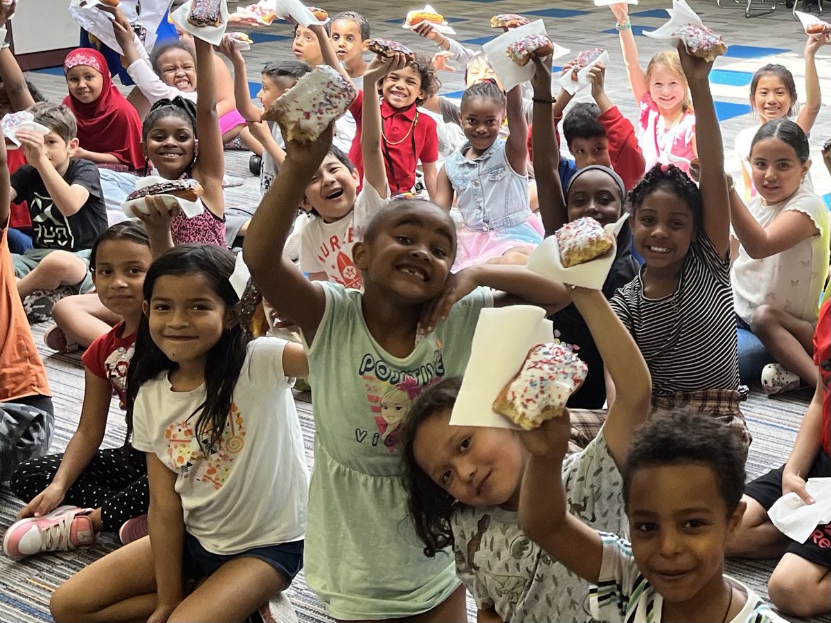🍩 First graders <a href="/SkyOaksElem/">Sky Oaks Elementary</a> reached their goal of 1,000 Acts of Kindness! What an amazing goal to have! #SkyOaksStrong #BurnsvilleCommunityStrong #KindnessMatters