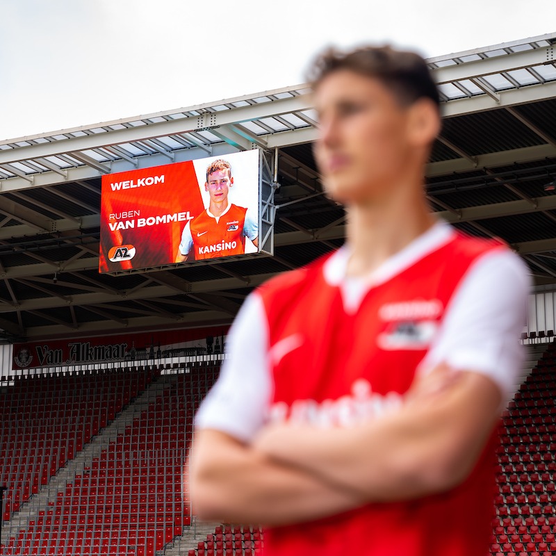 AZAlkmaar's tweet photo. ๐ Welkom, Ruben!
๐ค AZ heeft Van Bommel van MVV Maastricht gecontracteerd. De aanvaller tekende vandaag een contract tot medio 2027.
#AZ #RvB15 #WelkomRuben