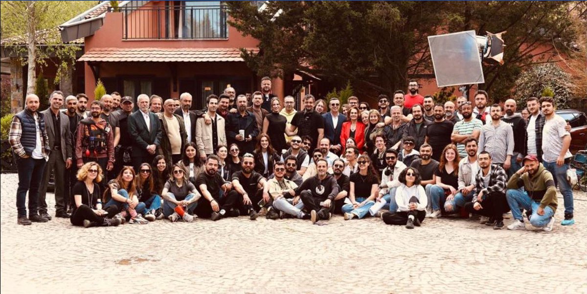 Kıvanç Tatlıtuğ ve #Aile ekibi via minikbale instagram.