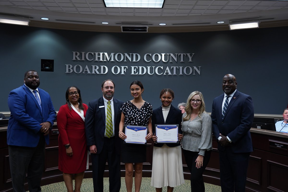 OraParish's tweet photo. Congrats to our #Augusta-#Aiken #BofAStudentLeaders, Elleana Garcia & Makari Stokes! This summer they’ll be helping @ghfbEndHunger with a collaborative, mentor-focused project while also learning about how a food bank operates – we can’t wait for them to get started. https://t.co/I3PiVowIlf