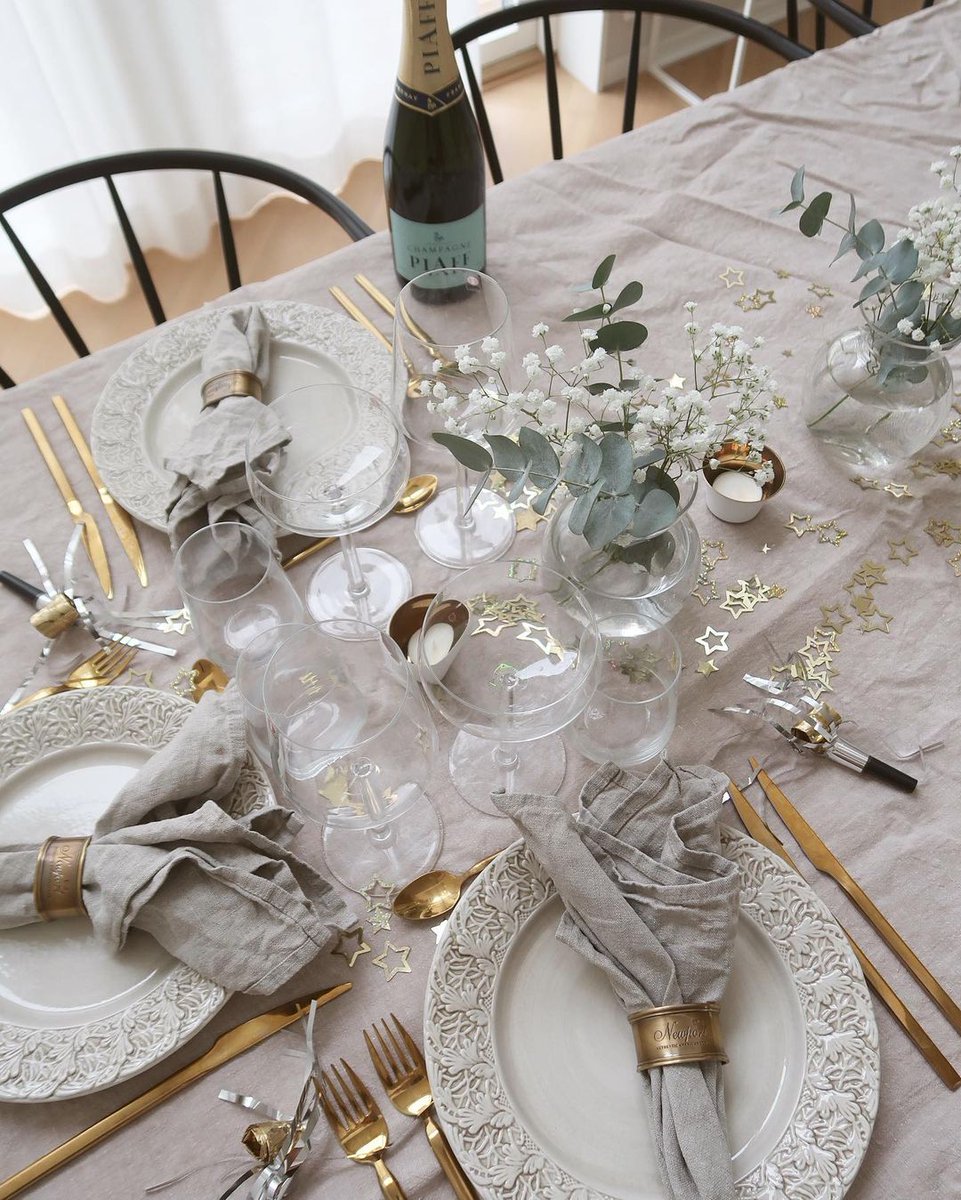 Hosting a dinner party this weekend? Don't forget to invite the guest of honour: Champagne PIAFF🥂

📸: @ isabelldellermark #AnyExcuseForPIAFF #ChampagnePIAFF