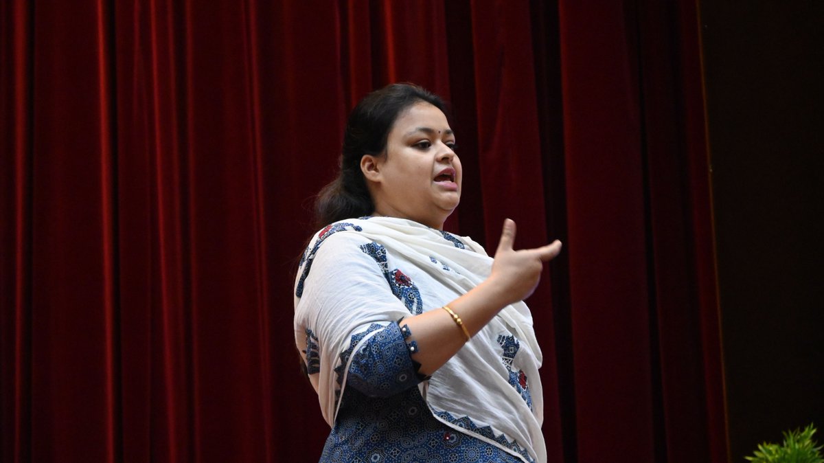 chitkara_school's tweet photo. Chitkara International School conducts a riveting session on Building Digital Readiness using AI under the event Nurturing Excellence in Education: Empowering Teachers through Continuous Professional Development
-
#CIS #ATL #AIsession #teacherstraning #traningsession https://t.co/sHErYUr48E