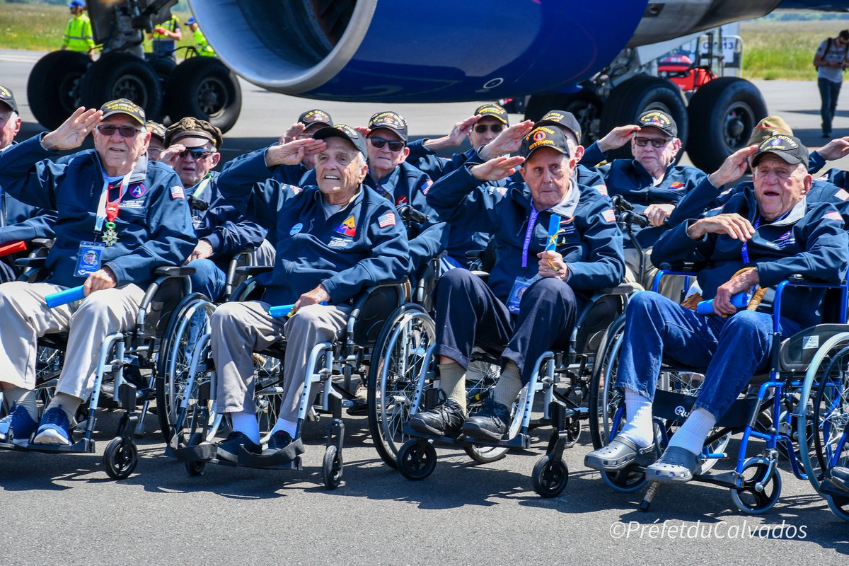 #welcometofrance !  #WelcomeHome ! 🇺🇸
André CHAPPAZ, Bill BECKER, Betty HUFFMAN....

Sur la tarmac de l'<a href="/AeroportDeauv/">Aéroport Deauville</a>, les autorités françaises et américaines ont accueilli les derniers vétérans américains de la Seconde Guerre mondiale.
Les libérateurs, presque tous centenaires,