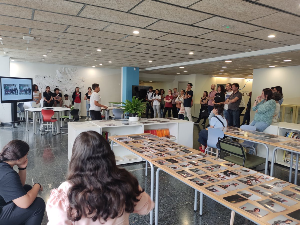 ExperimentemART's tweet photo. #EnResidènca
Moltes gràcies per la feina i la presentació @albertgusi alumnes de IE Rec Comptal Neus Masdeu #ExperimentemamblART
@bcncultura @consorciedubcn
#culturaiEducacuóBCN
#TrinitatVella
Com ens identifiquem i ens relacionem en el nostre entorn
https://t.co/cRZ2Dg0h6C https://t.co/QneftMJKSk