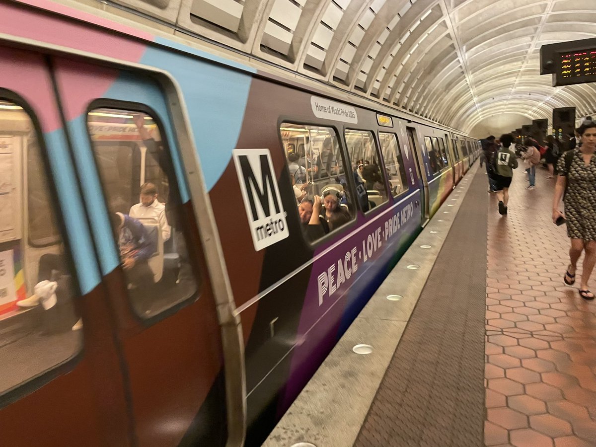 jordan-pascale-on-twitter-metro-rolled-out-a-pride-month-train