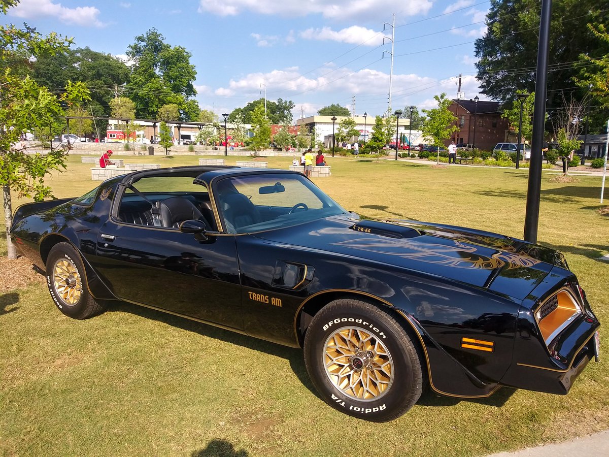beauti12375's tweet image. #transam 
#transamsofinstagram 
#tbt❤️ 
#exploremore 
#smokeyandthebandit
#cars 
#carshow 
#sony 
#sonyphotography 
#SonyAlpha