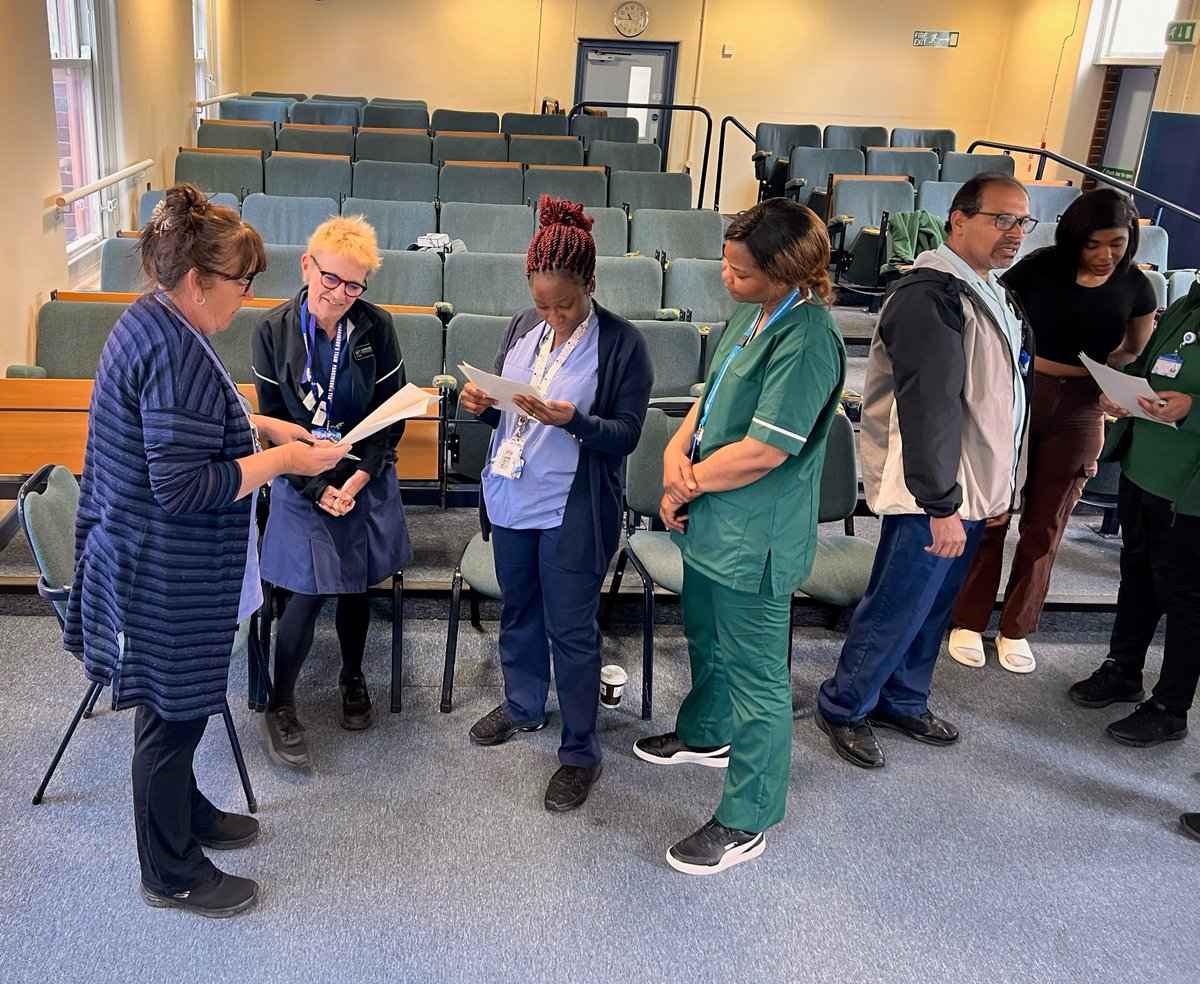 We had fantastic MDT engagement at our CoE Champions Parkinson's Practical session today, exploring attention and balance in the hospital environment! #Parkinsons #Care #Nurses #AHPs @WestHertsNHS @Pope2Emma @AngelaWhite206 @WHHTTherapy  @guccichelle