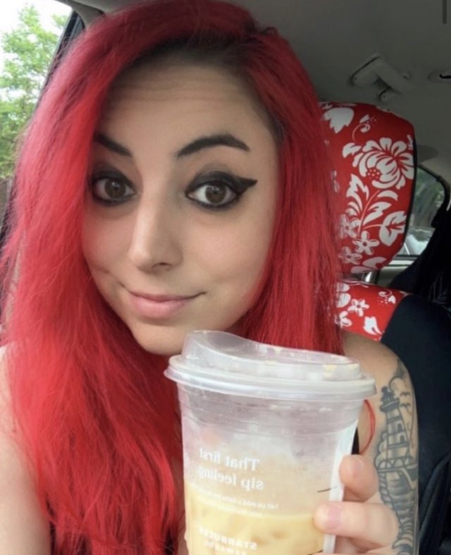 JknifeStiletto's tweet image. Happy birthday to our broad @anniestoic!!! We hope you get lots of bubble tea and cold brew today! 🧋☕️🎉

#happybirthday #celebrate #birthday #bubbletea #coldbrew #coffee #icedcoffee #arabicabeans