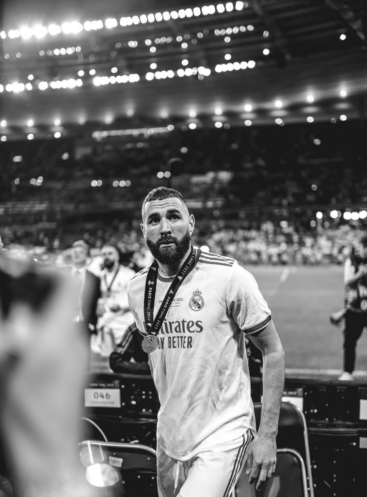 EditionMerengue's tweet photo. Un artiste, un magicien, un régal pour les yeux. Le mec qui a su changer de rôle quand Cristiano est parti, qui a porté le club sur son dos jusqu’à aujourd’hui…

On oubliera jamais Karim. T’es une véritable légende du Real Madrid et du football tout entier. 

Tu vas terriblement nous manquer…