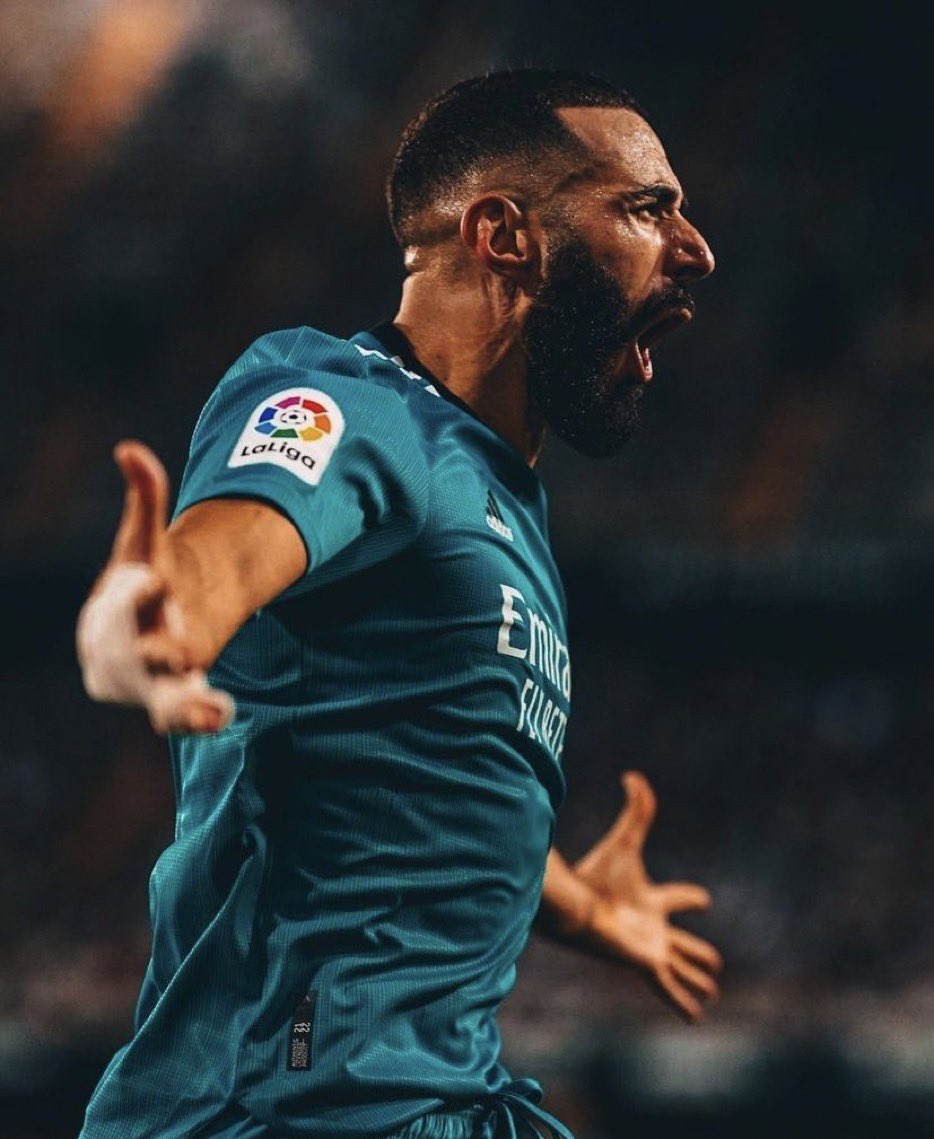 EditionMerengue's tweet photo. Un artiste, un magicien, un régal pour les yeux. Le mec qui a su changer de rôle quand Cristiano est parti, qui a porté le club sur son dos jusqu’à aujourd’hui…

On oubliera jamais Karim. T’es une véritable légende du Real Madrid et du football tout entier. 

Tu vas terriblement nous manquer…