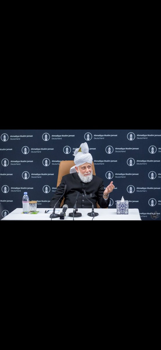 IslamonFire's tweet photo. "Sicherlich ist der Imam ein Schutzschild."

Wir müssen realisieren, dass unser Schutzschild Hadhrat Mirza Masroor Ahmad, der jetzige Khalif des Islam, ist und unser Schutz allein in der Gehorsamkeit des Khalifen liegt. 
#CaliphofMessiah
#TrueCaliphate 
#ahmadiyya 
#Islam https://t.co/WBax9BEH2v
