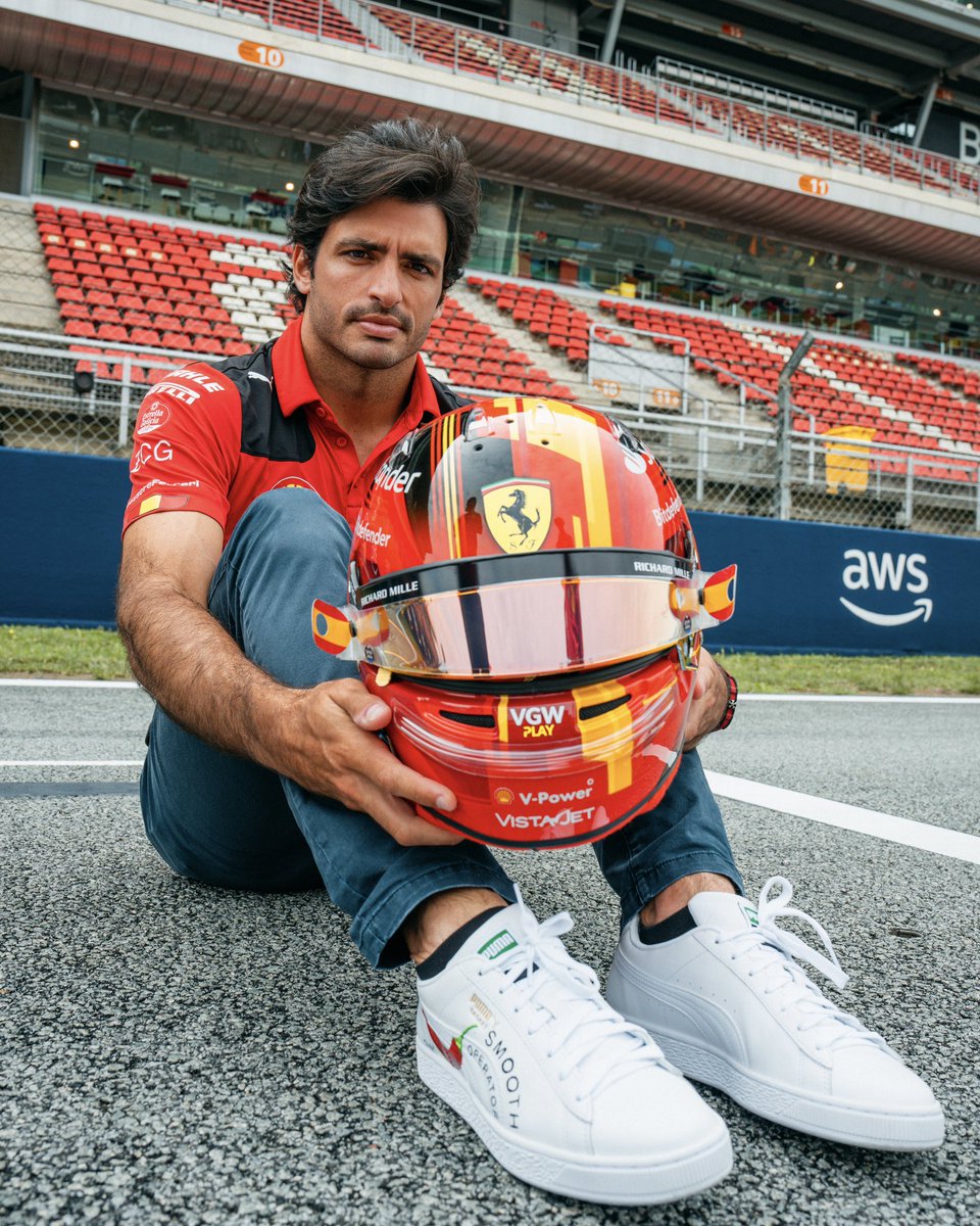 Circuitcat_es's tweet photo. El casco de @Carlossainz55 para el #SpanishGP!! 😍😍😍 #F1 https://t.co/TgFgzTZBxp