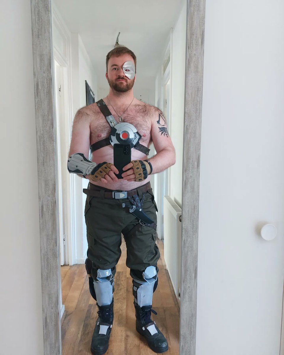 Kano cosplay all finished bar the hair and beard, whether I commit to that is another story.

Now then <a href="/noobde/">Ed Boon</a>, can we expect to see Kano in MK1 so that I can look to work that design next? 🤣🤣🤣