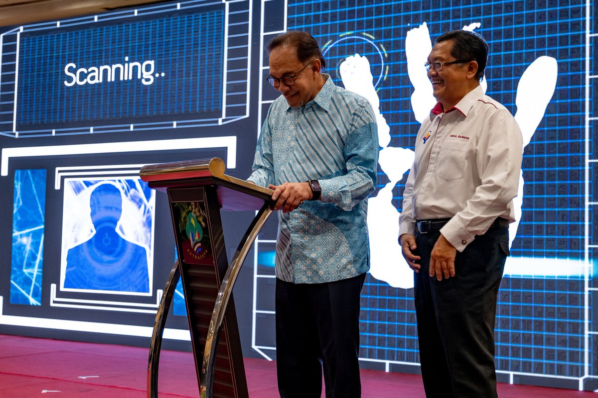 anwaribrahim's tweet photo. Majlis Pelancaran Tabung Kebajikan dan Pelajaran Yayasan Wilayah Persekutuan (YWP) berlangsung petang tadi bertempat di Dewan Melati, Perbadanan Putrajaya.

#MalaysiaMADANI https://t.co/mEH5hsrG5A