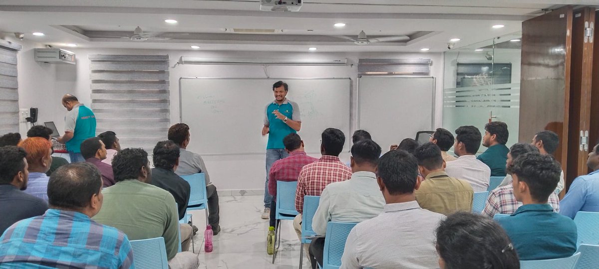 HoneyyGroup's tweet photo. Today's training is a valuable opportunity for our newcomers to thrive and excel in their roles. By participating in this comprehensive training program, they will gain the knowledge, skills.
#newemployee #employeeengagement #NewEmployeeTraining #honeyygroupemployee #FutureLeader https://t.co/LkrL0Sb2O8