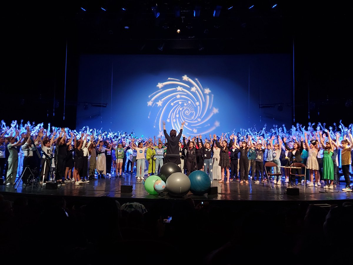 clgtruffaut's tweet photo. Don't stop it! On aurait voulu que ce voyage au bout de l'espace dure encore! Bravo aux choristes des collèges de Lezay, Celles, La Mothe, Prahec et Chef pour cette 1ère rencontre chorale Sud Deux-Sèvres!
@DSDEN79 @DeuxSevres @acpoitiers @daacpoitiers @CollegeLezay @ZolaCollege https://t.co/N1XTU3FSut