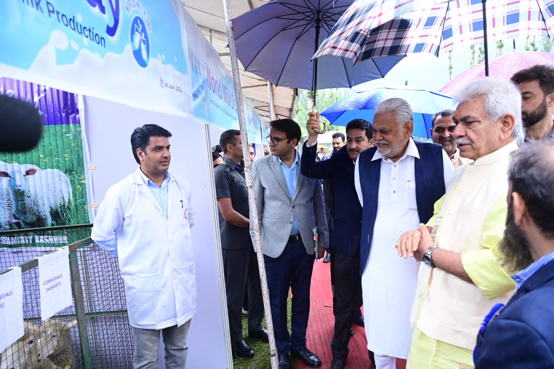 shah_Shakir_011's tweet photo. #Exchange of ideas during the two-day long summer meet will help in identifying new #viable_strategies for upgrading the #technological capabilities of┬а #livestock_sector, significant interventions for dairy sector's #Productivity,processing and #value_addition.
@OfficeOfLGJandK https://t.co/ega4cL82Ef