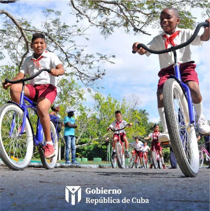 GobiernoCuba's tweet photo. La Política responde a la importancia que el Estado🇨🇺 brinda a las niñas, niños, adolescentes y jóvenes  en #Cuba, su adecuación al contexto demográfico y socioeconómico actual, así como a la necesidad de transformar la legislación vigente en correspondencia con la Constitución. https://t.co/VIWEidVi3H