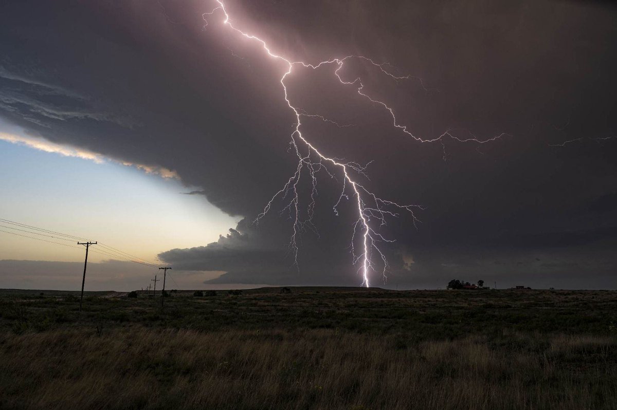 An absolutely amazing shot from Jernej on tour 3 of the storm chase yesterday. #Stormchasing #Lightning #Supercell