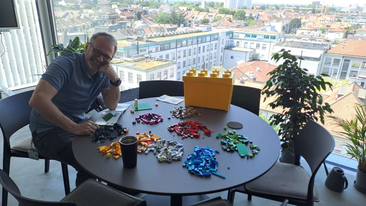 When your boss says he is preparing a workshop on "Metadata and controlled vocabulary"... Aha, sure 😅