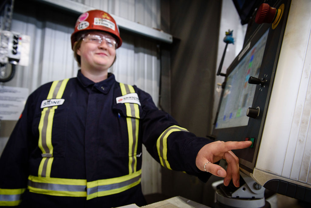 Seaspan's tweet photo. Seaspan Shipyards has cut steel on a ‘Prototype block’ setting a course for building the flagship vessel of the @CoastGuardCAN' s icebreaking fleet -  the first heavy Polar Icebreaker built in Canada 🇨🇦 in 60+ years.

News release📰👇
https://t.co/mjQ3qv2u7b https://t.co/yhqFbMEfvB