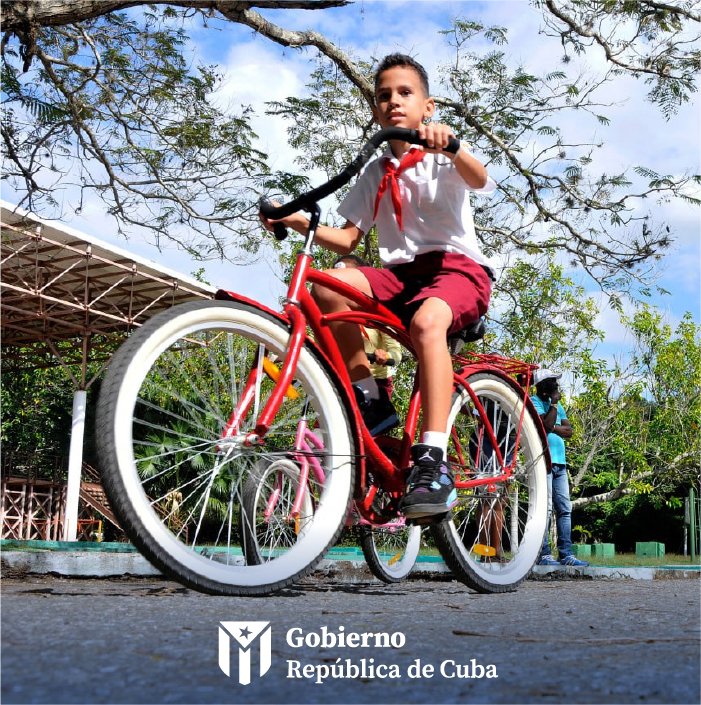 GobiernoCuba's tweet photo. La Política se orienta a 👀:
📌 Articular a todos los factores que intervienen en las diversas condiciones que viven las niñas, niños, adolescentes y jóvenes cubanos.
📌Transversalizar sus derechos.
📌Concebir a las generaciones jóvenes como actores estratégicos del desarrollo. https://t.co/ny6VNBB24c