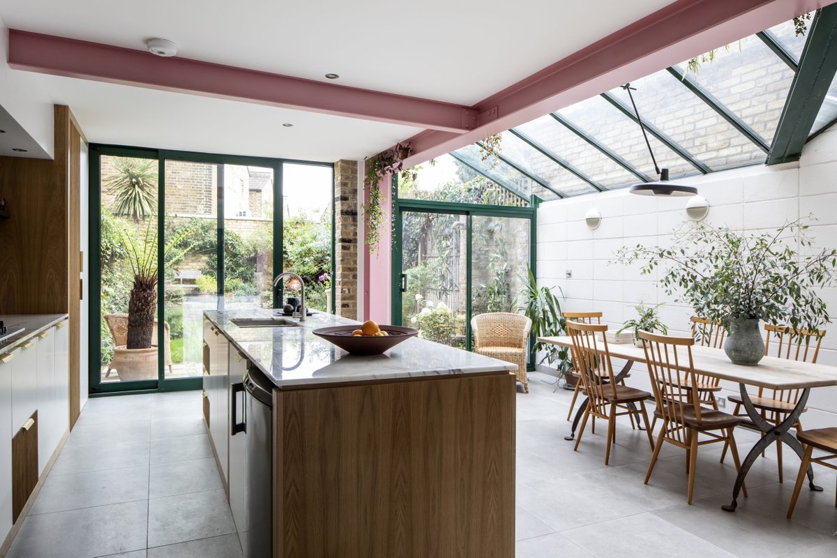ODCTrading's tweet image. So many strong design reasons to choose and we LOVE it when a client steps outside the box.

This North London artist chose Moss Green frames to compliment her on-trend dusky pink structural steels - inspiring or what? 

zurl.co/d2KG

#RequestAQuote #KitchenProject