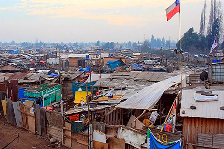 joseantoniokast's tweet image. Mientras la agenda del Presidente Boric es preocuparse de lo que ocurrió hace 50 años, los chilenos más pobres están ocupados en como llegar a fin de mes. La economía se desploma y los delincuentes siguen en total impunidad.